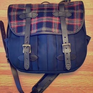 Filson medium twill field bag with tartan fabric.